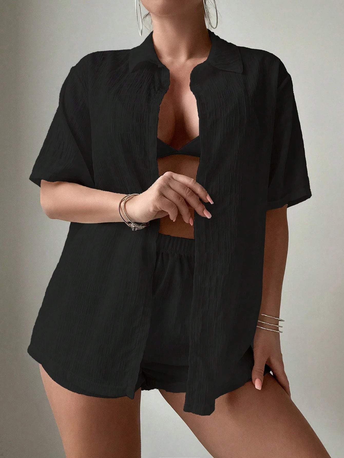 Conjunto Feminino de Praia em Tecido Leve – Camisa e Short Branco